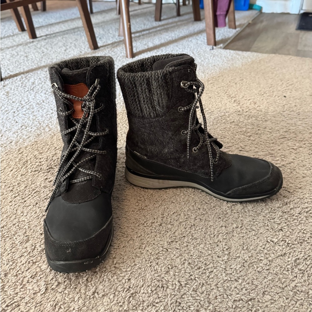 Salomon Trekker Winter Boots, Women’s 8.5, Mid Heightt